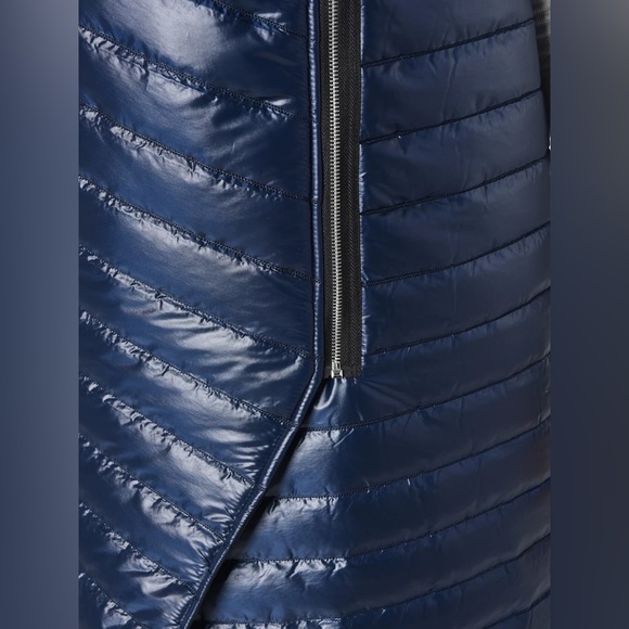 Long Asymmetric Puffer Vest by METAMORPHOZA size 8 - Picture 6 of 8